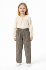 Kız Çocuk Ekru Bluzlu Pantolon Takım – Kare Desenli Şık Kombin 4-5 Yaş