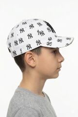 Erkek Çocuk Desenli Klasik Yazlık Şapka NY Desenli Erkek Çocuk Şapka Beyaz