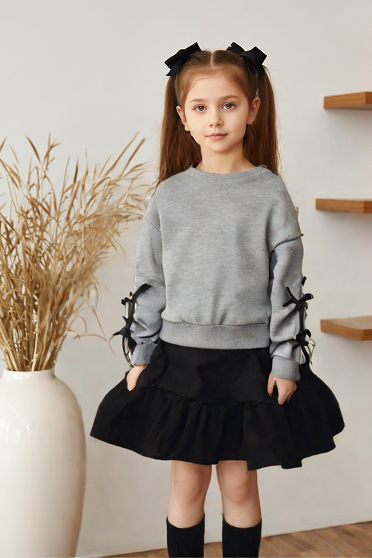 Kız Çocuk Kol Kurdela Detaylı Sweatshirt ve Siyah Fırfırlı Etek Takımı 2 Li Takım Şık Kombin GRİ - 4-5 Yaş