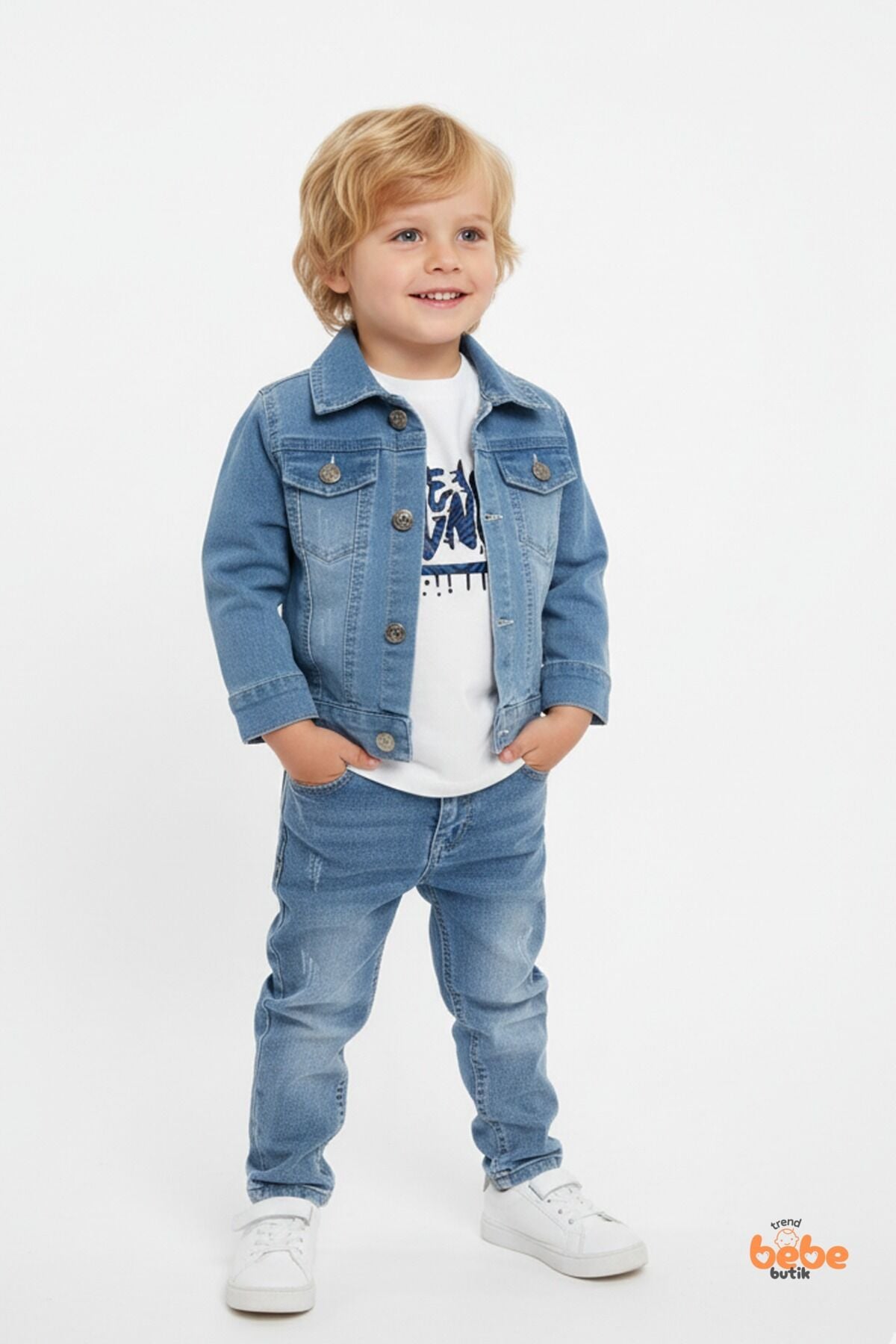 Erkek Çocuk Kot Ceketli Takım, Beyaz Baskılı Tişört ve Kot Pantolon 3’lü Kombin Mavi 5 YAŞ - MAVİ